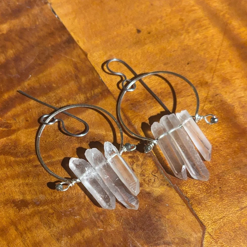 Chic Silver Quartz Hoop Earrings - Picture 1 of 4